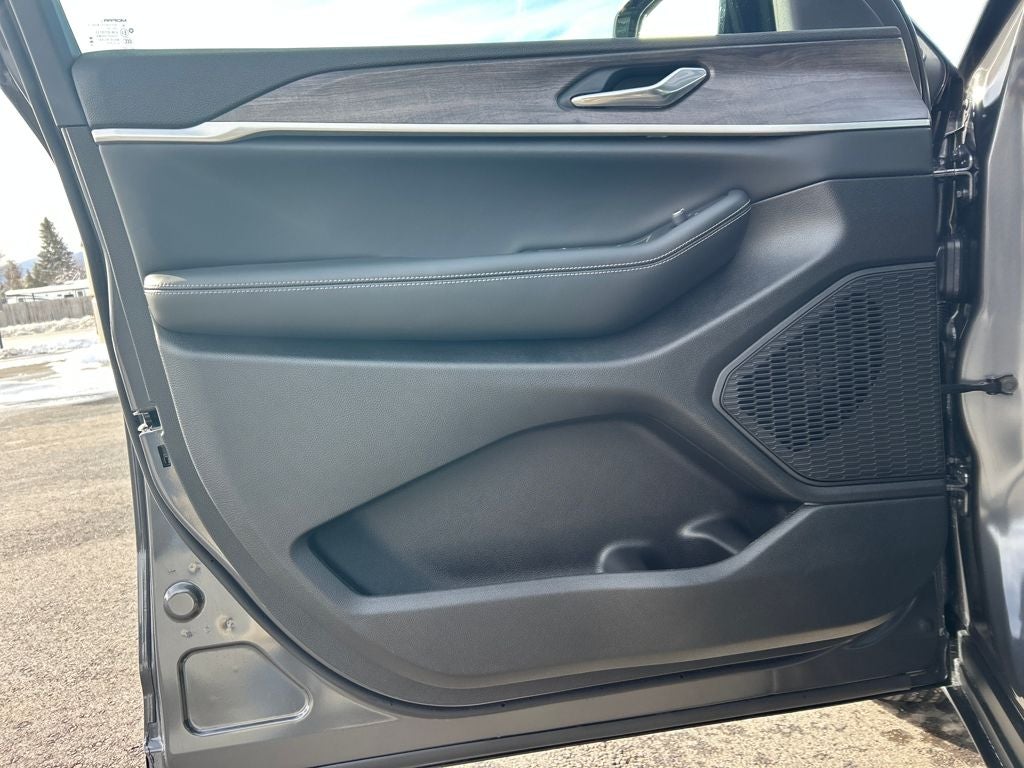 2026 Jeep Grand Cherokee Laredo