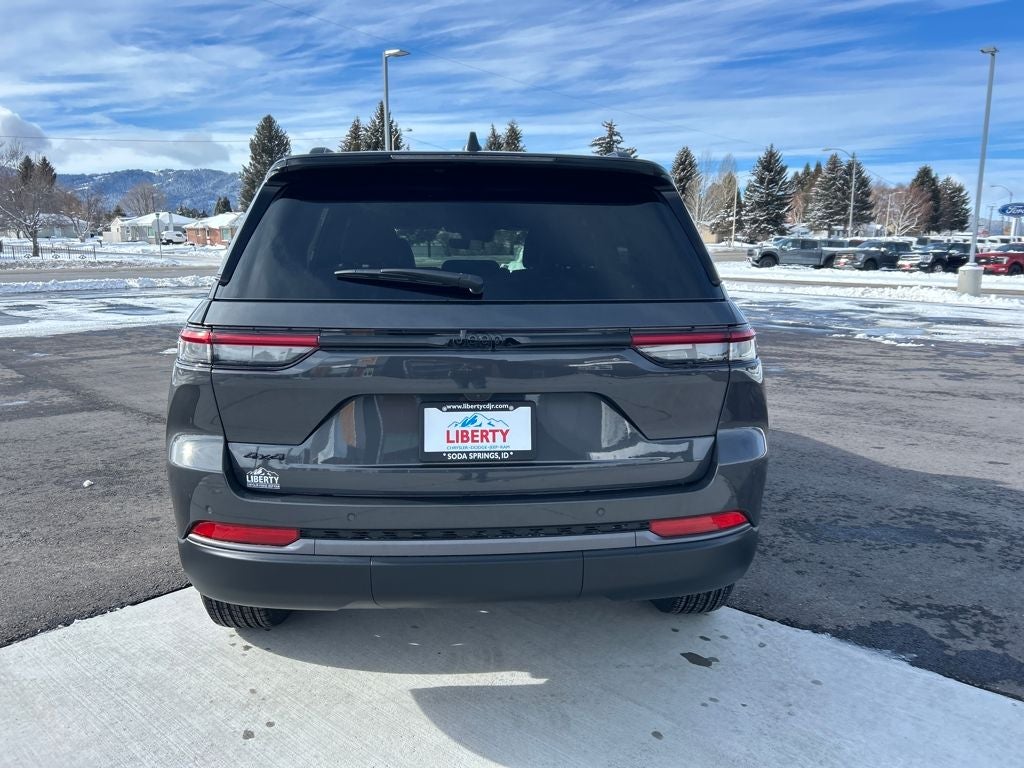 2026 Jeep Grand Cherokee Laredo