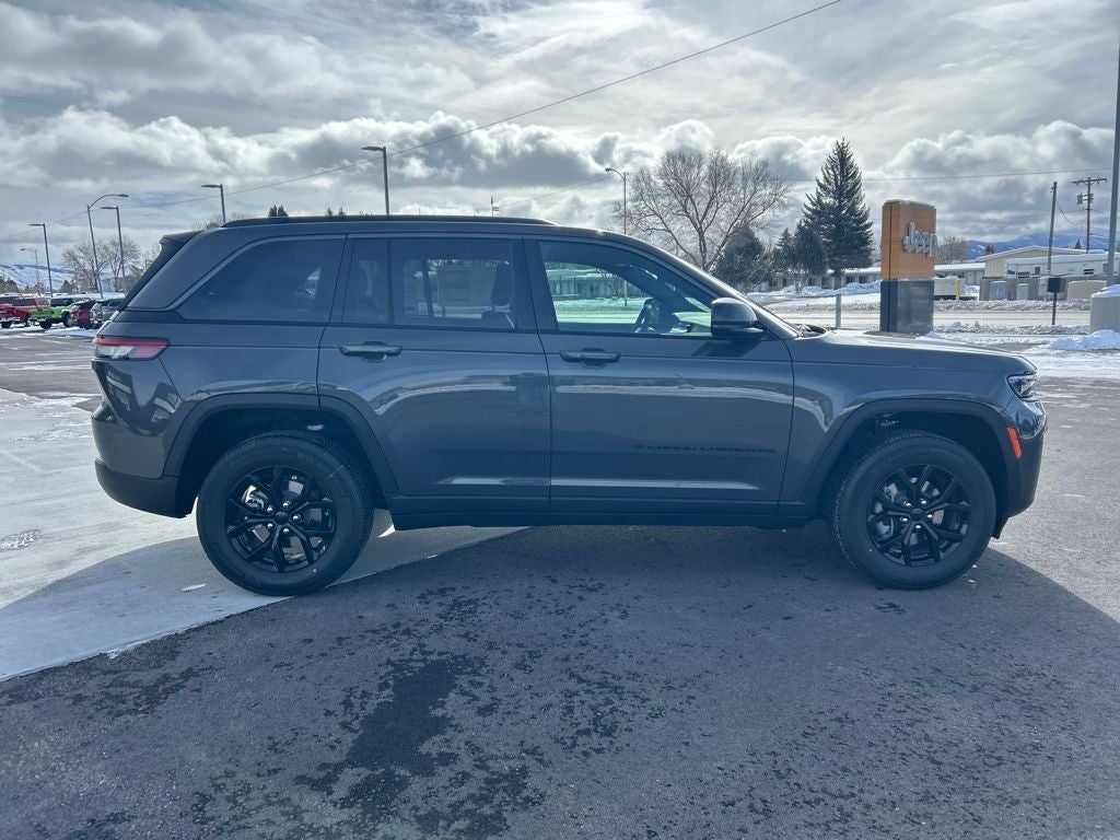 2026 Jeep Grand Cherokee Laredo