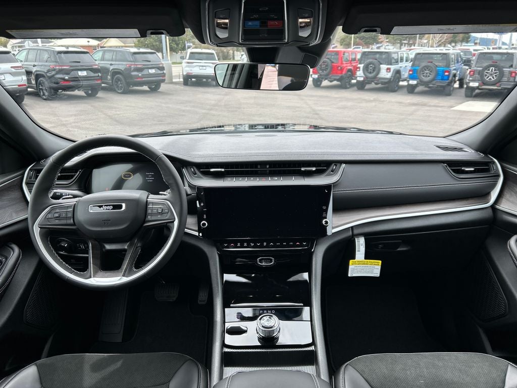 2026 Jeep Grand Cherokee Laredo Altitude