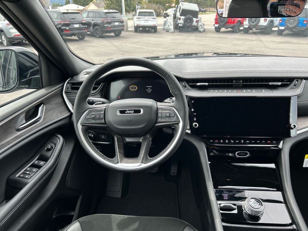 2026 Jeep Grand Cherokee Laredo Altitude