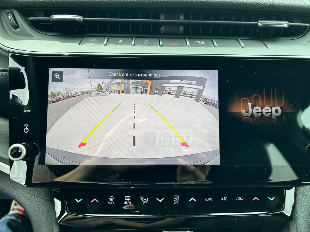 2026 Jeep Grand Cherokee Laredo Altitude