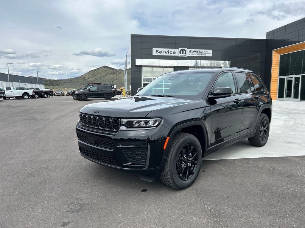 2026 Jeep Grand Cherokee Laredo Altitude