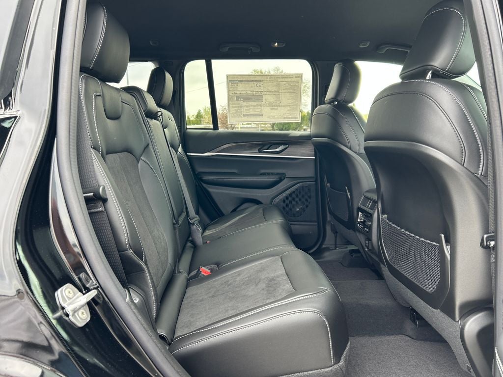 2026 Jeep Grand Cherokee Laredo Altitude