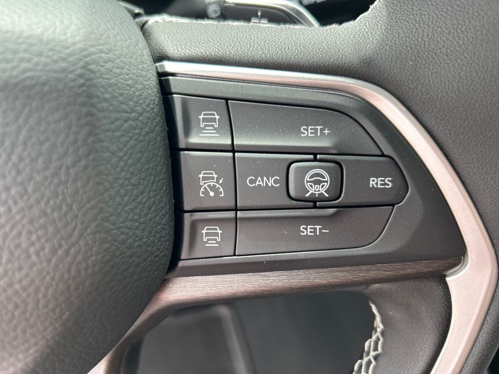 2026 Jeep Grand Cherokee Laredo Altitude