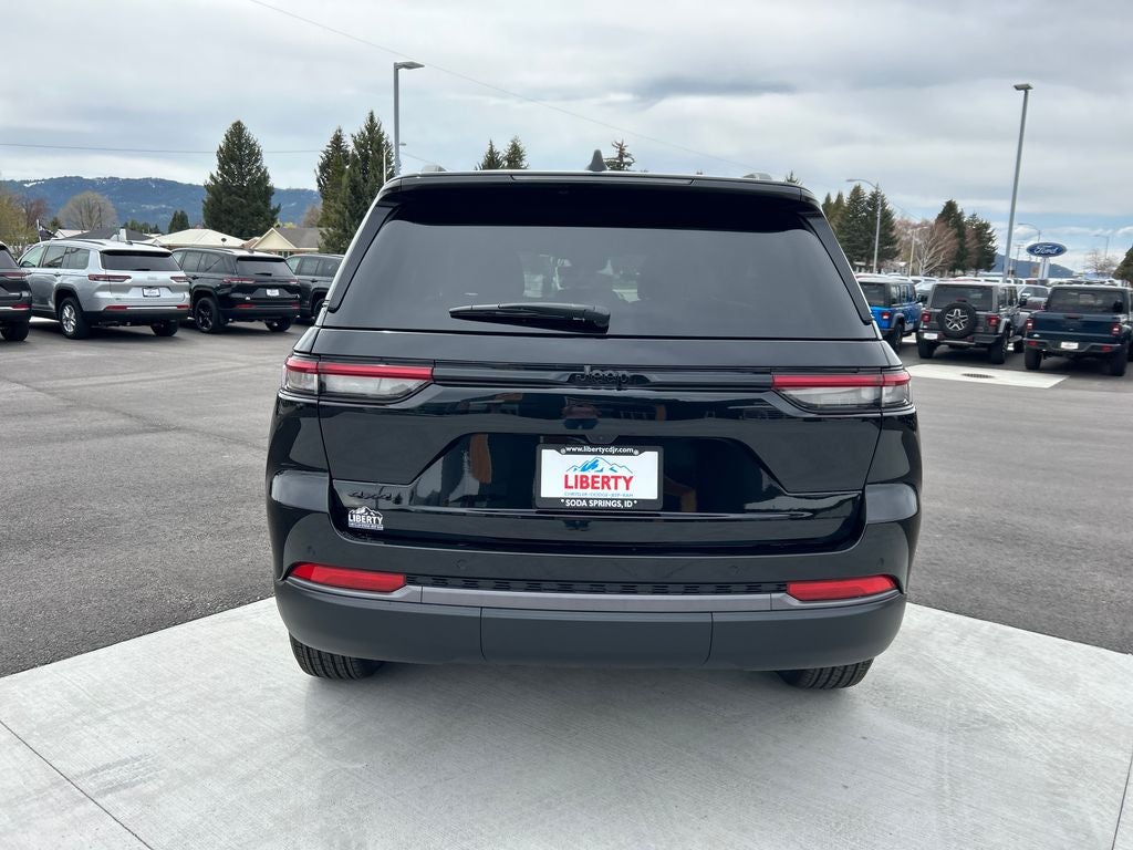 2026 Jeep Grand Cherokee Laredo Altitude
