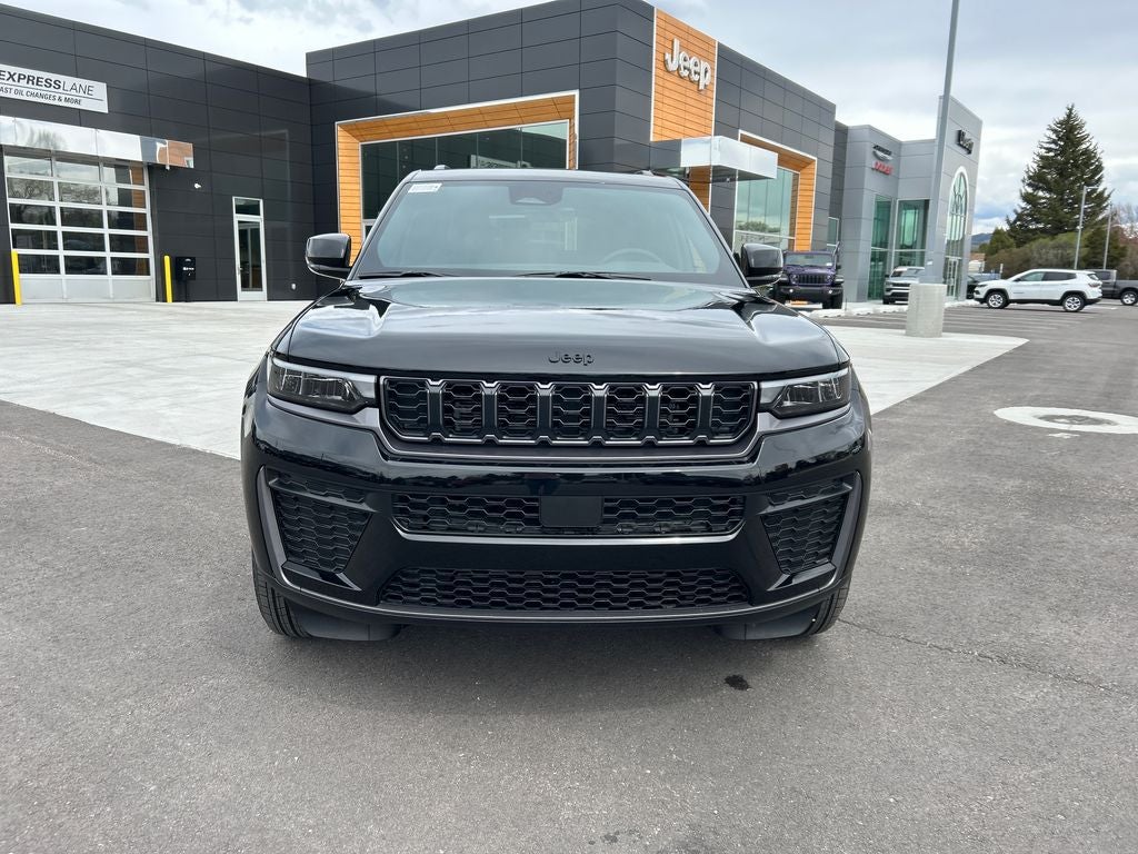 2026 Jeep Grand Cherokee Laredo Altitude